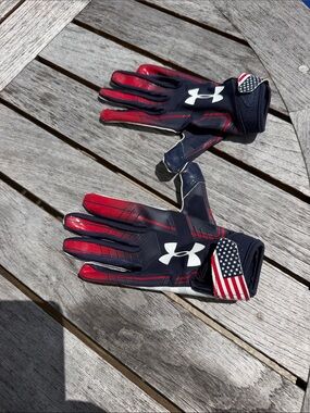 Under Armour Navy and Red Athletic Gloves with Flag Strap Youth Large
